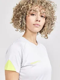 1908229-914541_Pro Control Impact SS Tee W_Closeup3.jpg